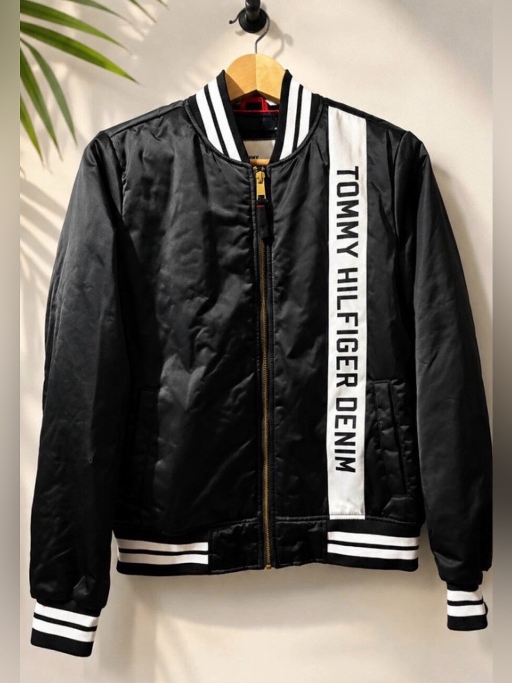 Tommy Hilfiger Denim Men’s Satin Bomber Jacket Black Size Small.